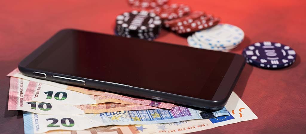 telefon, pénz, póker zseton