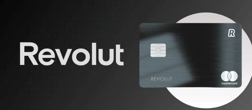 Revolut logó, fekete bankkártya, fizikai kártya, Mastercard, prémium kártya, fém, digitális bankolás, pénzügyek, fintech