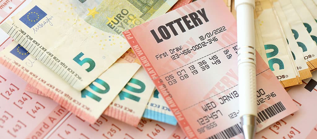 online kaszinók felületein elérhető lottóhoz hasonló játékok, lottó szelvény